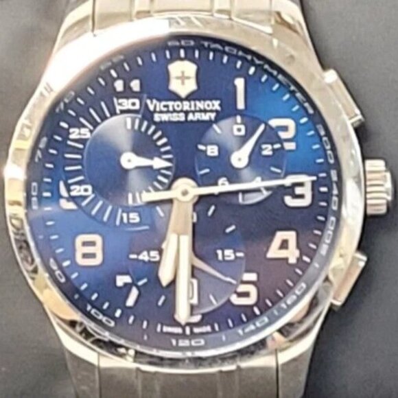 (N67454-8) Victorinox Swis Army 241310 Mens Watch - Picture 2 of 7